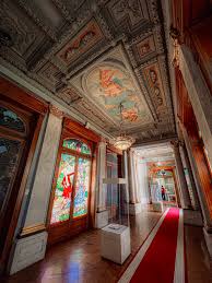 THE MUSEUM OF ROYAL JEWELS